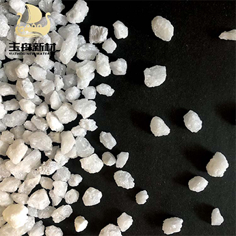 白剛玉                